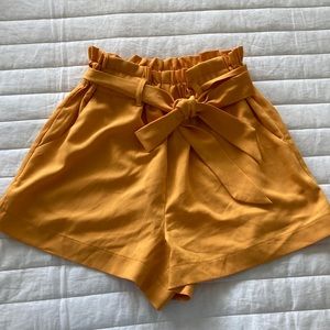 Cali 1850 yellow dress shorts. Size S.